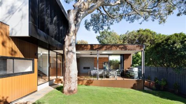 Are lake houses good investments?