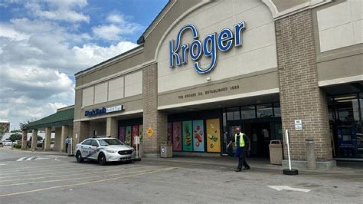 Can Kroger employees buy stock?