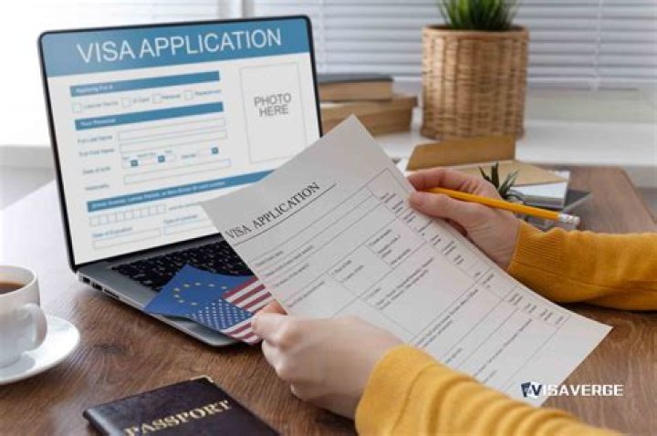 How long does it take for a Colombian to get a visa?