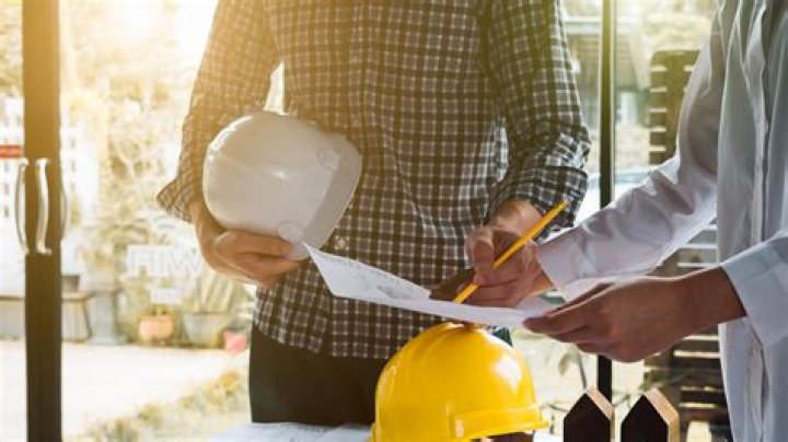How much do engineer consultants make?